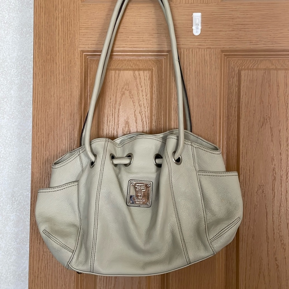 Beautiful Tiganello shoulder bag, interior/exterior compartments, ivory
